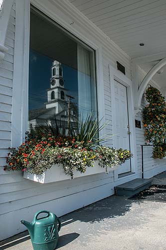 Thanks to a group of hard-working and thoughtful citizens, our town of Chester has enjoyed beautiful flower arrangements throughout our village.